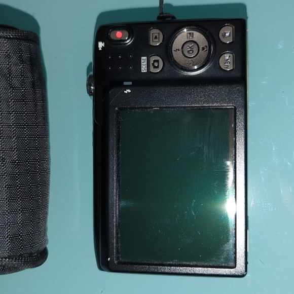 Nikon Coolpix S3100 14.0 MP 5x Zoom Digital Camera Silver Video Record with Case - Picture 2 of 8